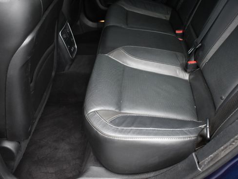 Used 2017 Dodge Charger R/T w/ Premium Group image 19