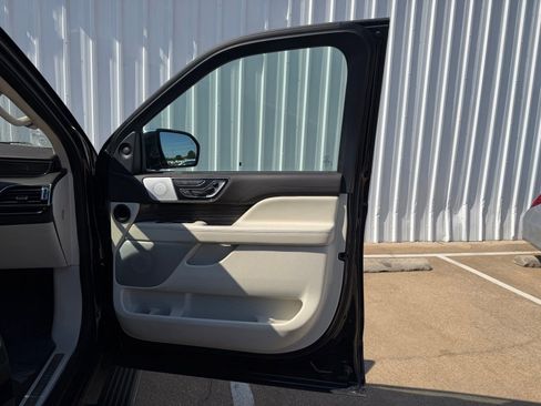 Used 2019 Lincoln Navigator L Black Label w/ Cargo Package AWD/4WD image 27