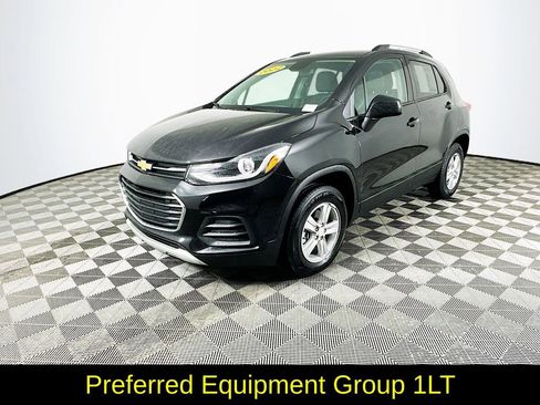 Used 2022 Chevrolet Trax LT w/ LT Convenience Package image 5