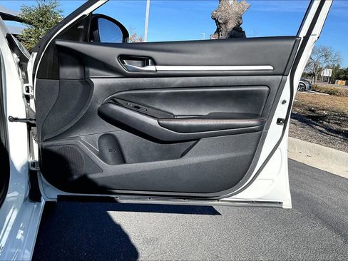 Used 2024 Nissan Altima 2.5 SR image 22