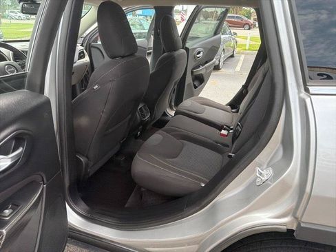 Used 2016 Jeep Cherokee Latitude w/ Safety/Convenience Group AWD/4WD image 14