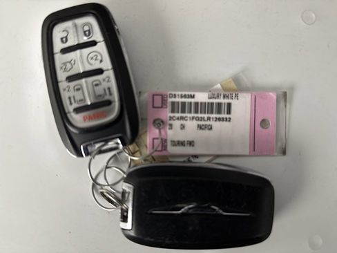 Used 2020 Chrysler Pacifica Touring image 21