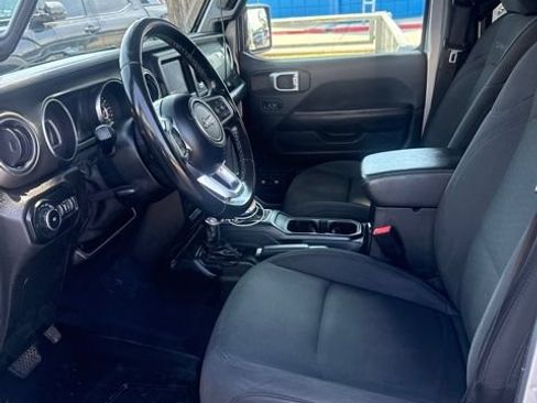 Used 2020 Jeep Wrangler Unlimited Sahara AWD/4WD image 8