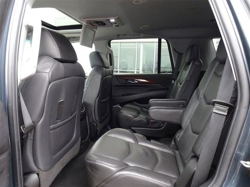 Used 2019 Cadillac Escalade Luxury image 17