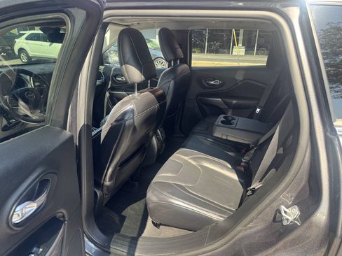 Used 2019 Jeep Cherokee Limited AWD/4WD image 9
