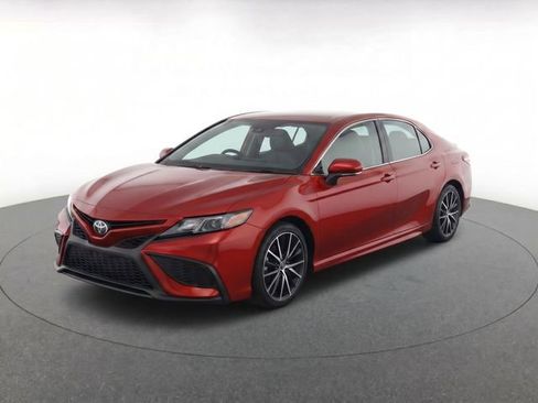 Used 2024 Toyota Camry SE w/ Cold Weather Package FWD image 8