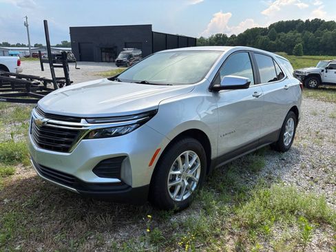 Used 2022 Chevrolet Equinox LT FWD image 2