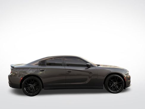 Used 2018 Dodge Charger SXT w/ Blacktop Package image 4