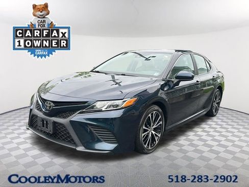 Used 2020 Toyota Camry SE w/ Carpet Mat Package FWD image 1