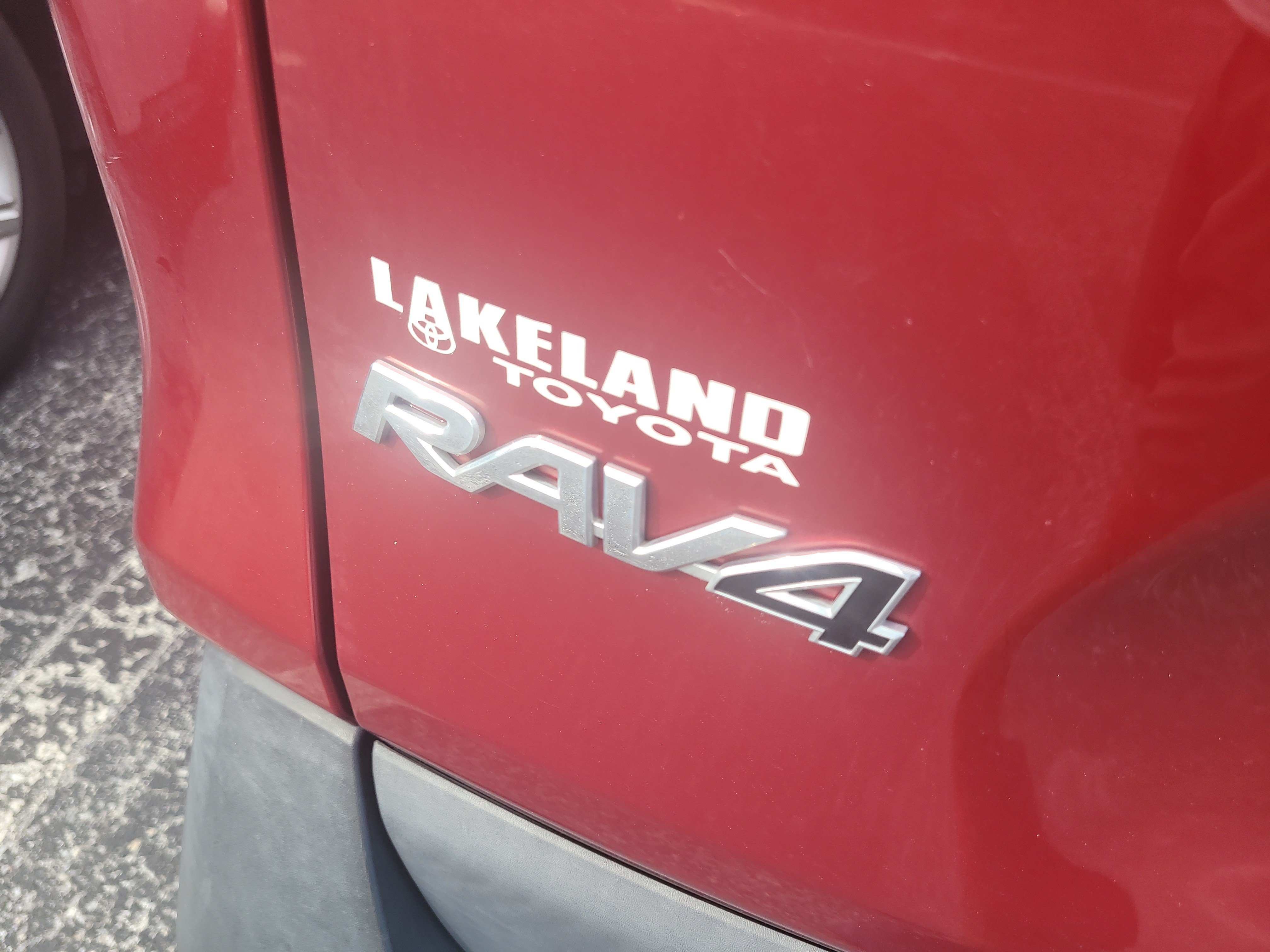Used 2021 Toyota RAV4 XLE w/ Convenience Package FWD image 11
