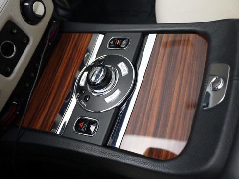 Used 2010 Rolls-Royce Ghost image 19