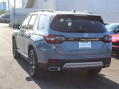 New 2025 Honda Pilot Touring image 7