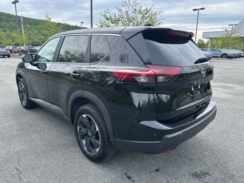 Used 2024 Nissan Rogue SV AWD/4WD image 3