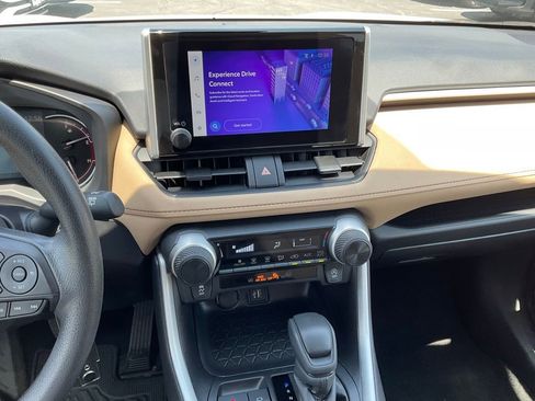 Used 2025 Toyota RAV4 LE AWD/4WD image 16