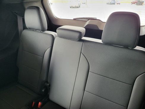 Used 2025 Buick Enclave Preferred w/ Super Cruise Package AWD/4WD image 13