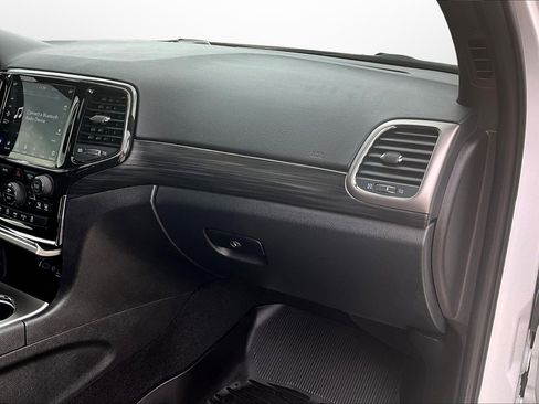 Used 2021 Jeep Grand Cherokee Laredo X image 21