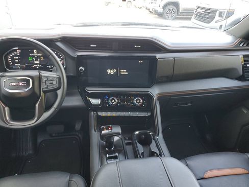 Used 2024 GMC Sierra 1500 AT4 w/ Technology Package AWD/4WD image 14