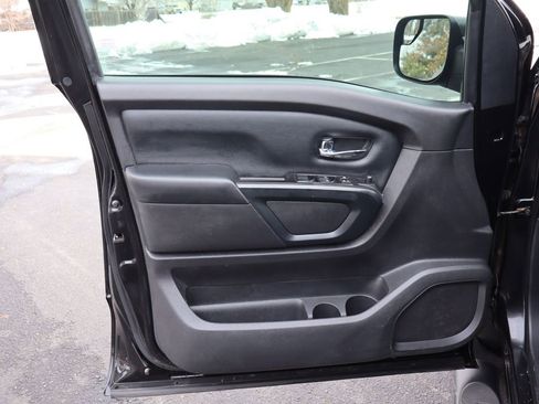 Used 2018 Nissan Titan SV w/ SV Convenience Package image 24