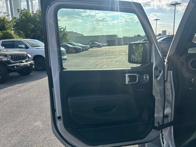 Used 2023 Jeep Wrangler Unlimited Sahara w/ Cold Weather Group AWD/4WD image 13