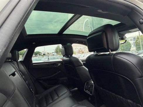 Used 2018 Porsche Macan GTS AWD/4WD image 22