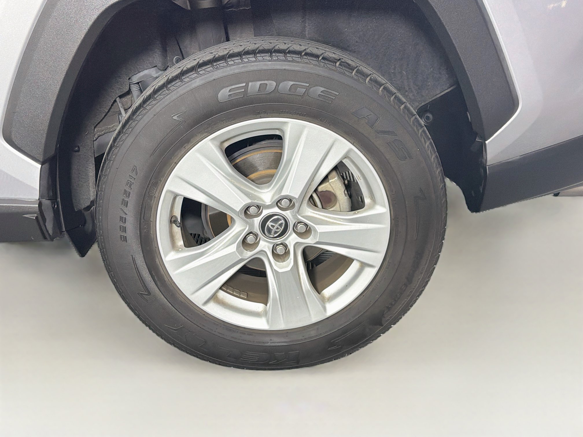 Used 2020 Toyota RAV4 XLE w/ Convenience Package FWD image 11