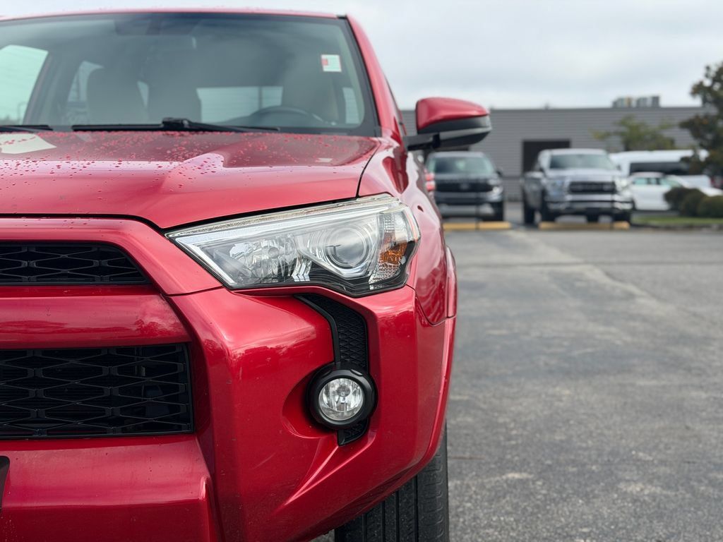 Used 2014 Toyota 4Runner SR5 AWD/4WD image 10