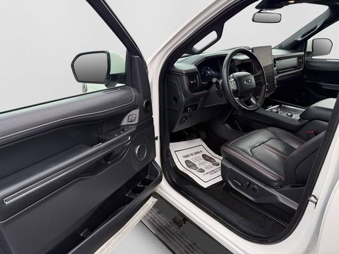 Used 2024 Ford Expedition Limited AWD/4WD image 9