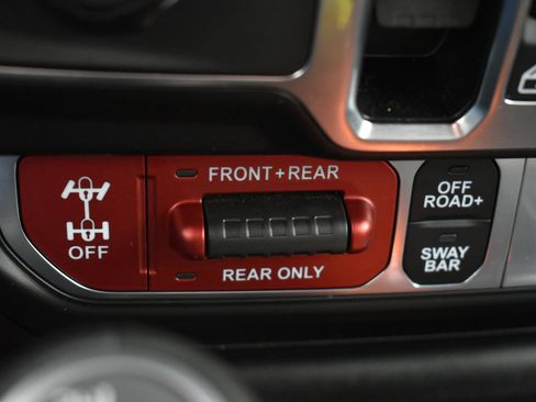 Used 2025 Jeep Wrangler Unlimited Rubicon image 29