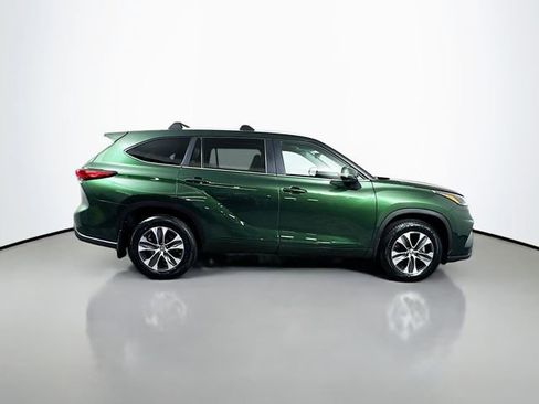 Used 2023 Toyota Highlander XLE AWD/4WD image 9