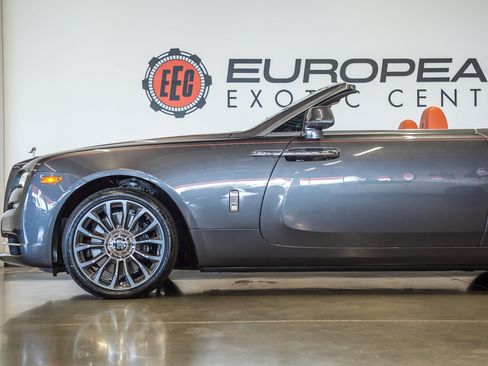 Used 2018 Rolls-Royce Dawn RWD image 20