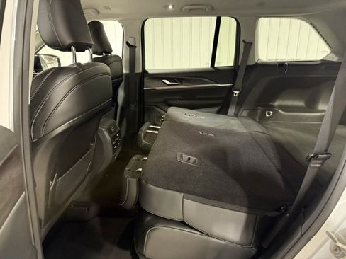 Used 2023 Jeep Grand Cherokee Limited image 29