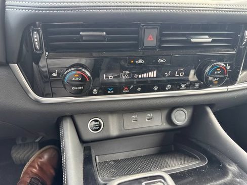Certified 2023 Nissan Rogue SL w/ SL Premium Package AWD/4WD image 18