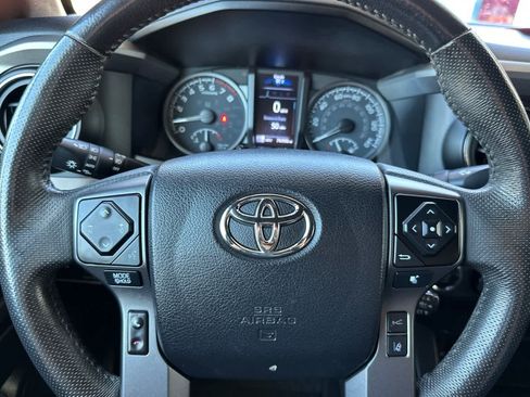 Used 2022 Toyota Tacoma TRD Off-Road image 24