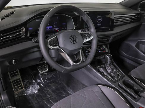 Used 2026 Volkswagen Jetta Sport FWD image 3