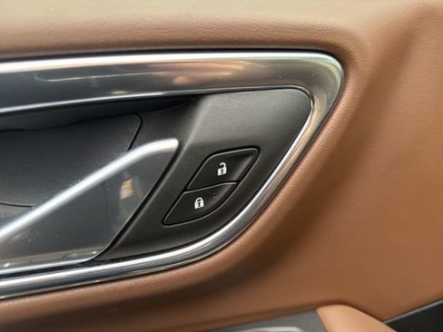 Used 2024 Chevrolet Suburban High Country w/ Advanced Technology Package image 11