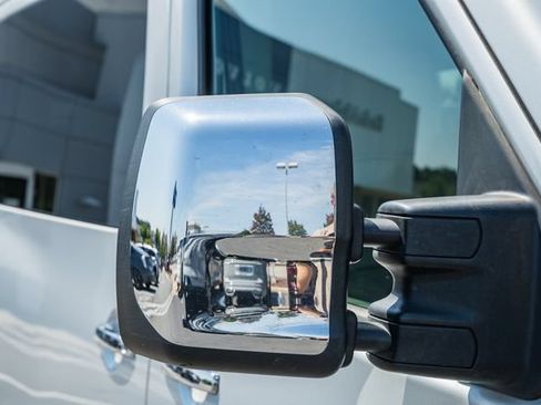 Used 2018 Nissan NV 3500 SL RWD image 15