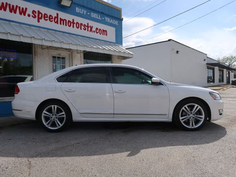 Used 2014 Volkswagen Passat TDI SE image 4