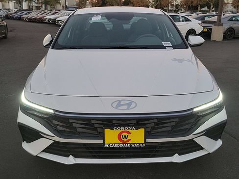 Used 2026 Hyundai Elantra SE FWD image 4