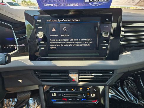 Used 2025 Volkswagen Jetta SE FWD image 29