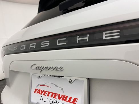 Used 2019 Porsche Cayenne Base image 3