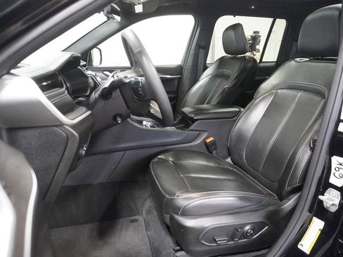 Used 2024 Jeep Grand Cherokee Limited w/ Luxury Tech Group II image 15