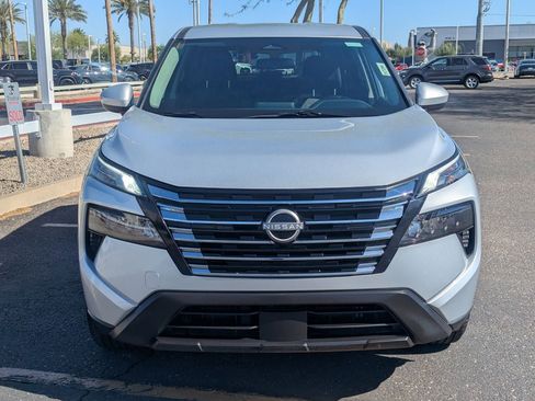 Certified 2025 Nissan Rogue SV FWD image 9