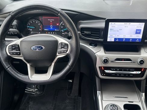 Used 2022 Ford Explorer XLT image 15