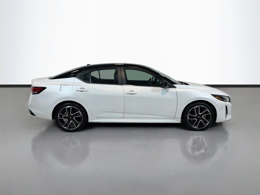 Used 2024 Nissan Sentra SR w/ SR Premium Package FWD image 10