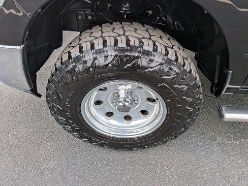 Used 2020 RAM 1500 Classic SLT image 9