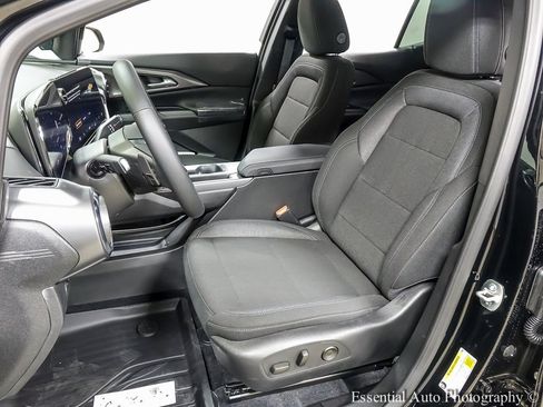 New 2026 Chevrolet Equinox EV LT image 9