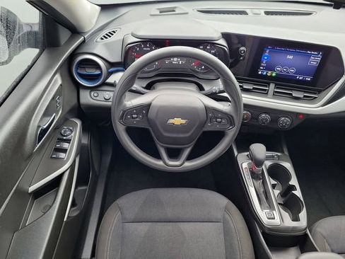 Used 2024 Chevrolet Trax LS image 12