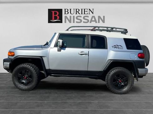 Used 2007 Toyota FJ Cruiser 4WD image 2