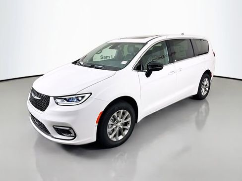 New 2026 Chrysler Pacifica Limited w/ Uconnect Theater Family Group image 3