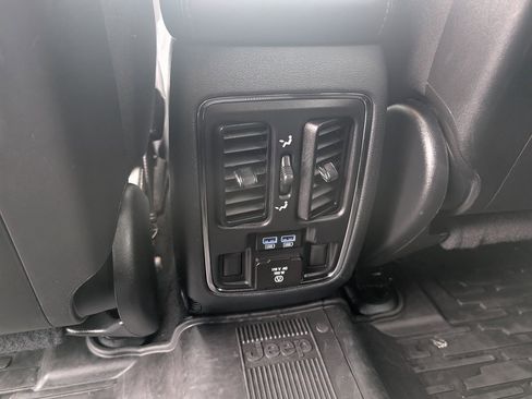 Used 2019 Jeep Grand Cherokee Limited image 22